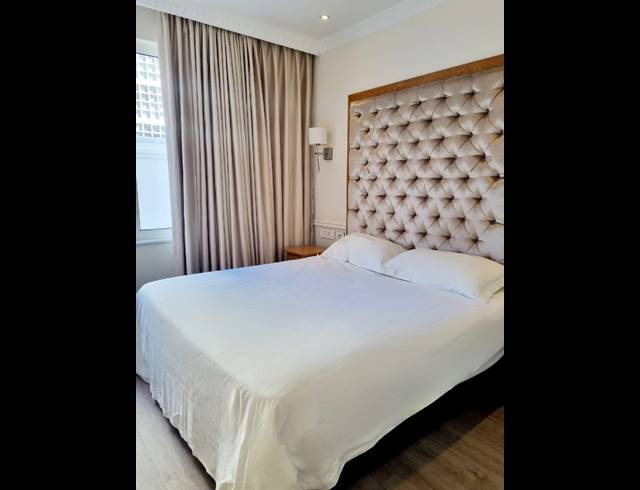 2 BEDROOM APARTMENT TO LET IN SEA POINT